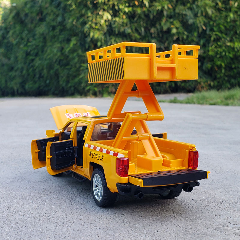 1/32雪佛兰合金高空作业升降车救援工程车模型回力声光玩具皮卡车