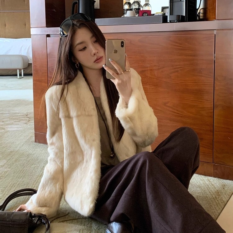 轻奢兔毛皮草短外套女保暖温柔