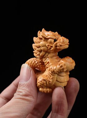 黄杨木龙年把件创意雕刻工