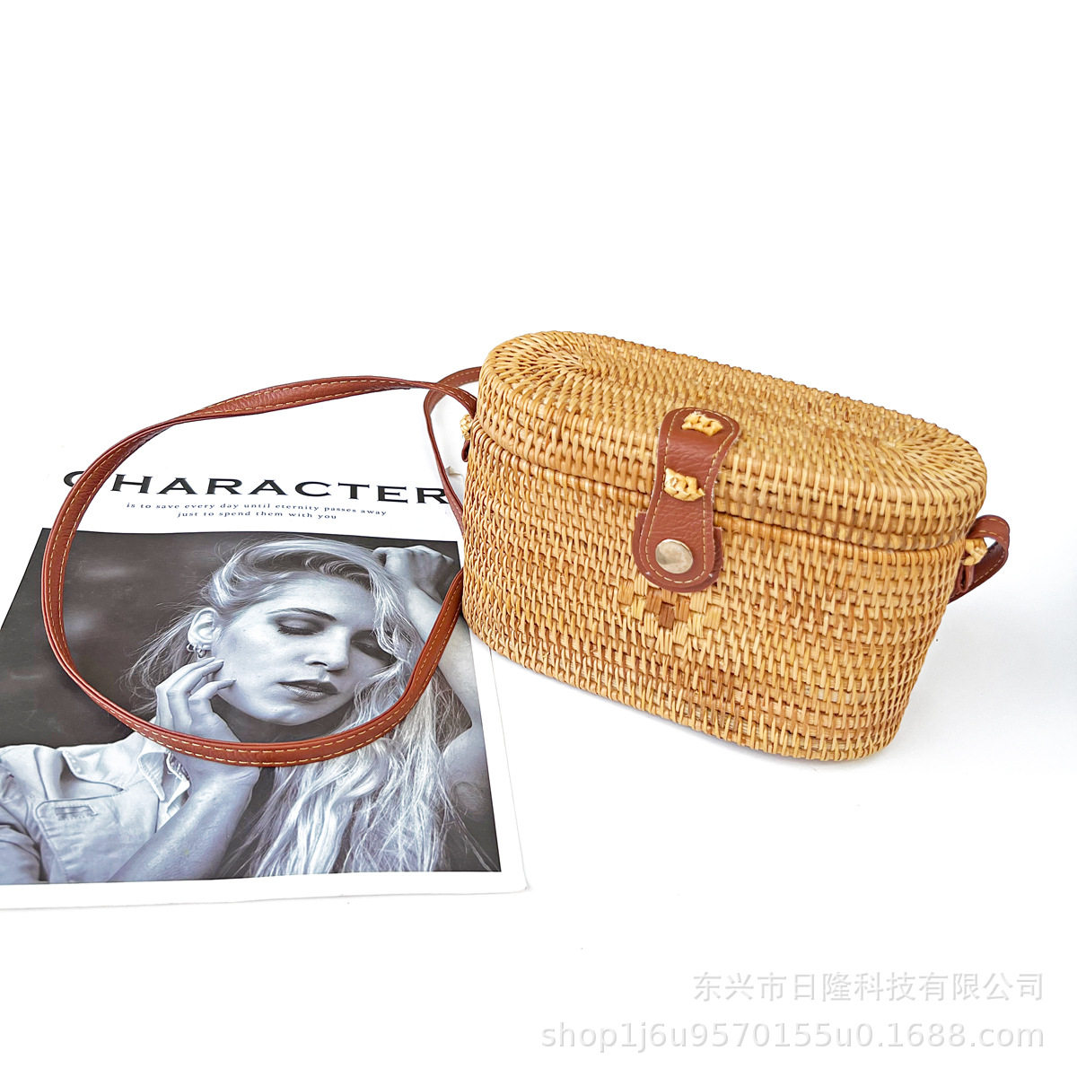 越南藤编斜跨包女士包旅游渡假单肩包休闲复古风小圆包百搭编织包