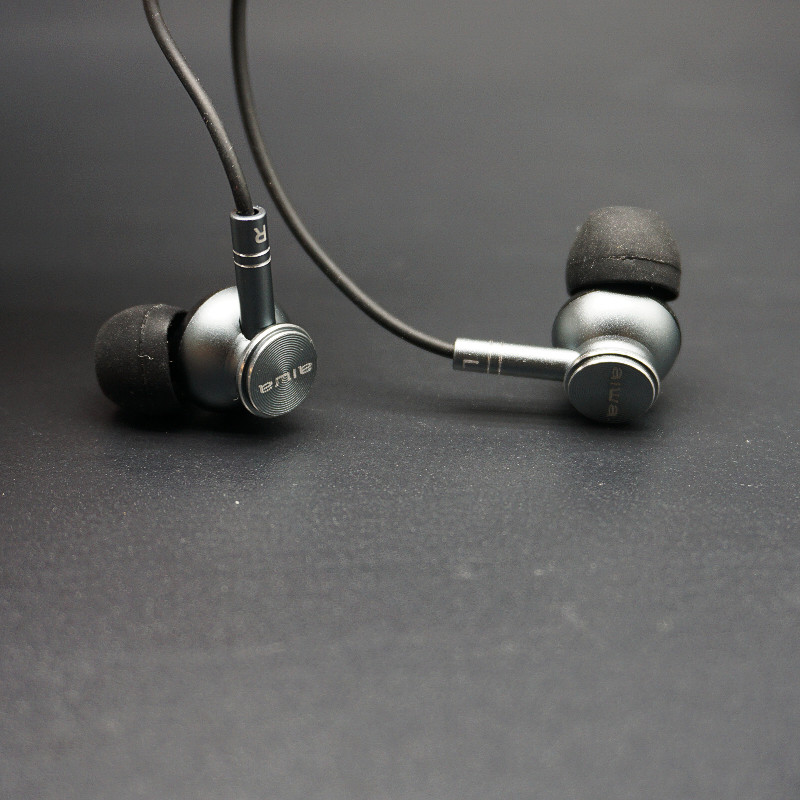 爱华耳机海外版 入耳式耳机重低音耳机 声场宽广