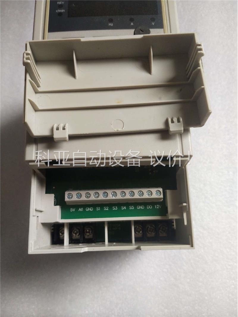 台力变频器， 型号:TL-UH00R7G1，0.75KW，口(议价)