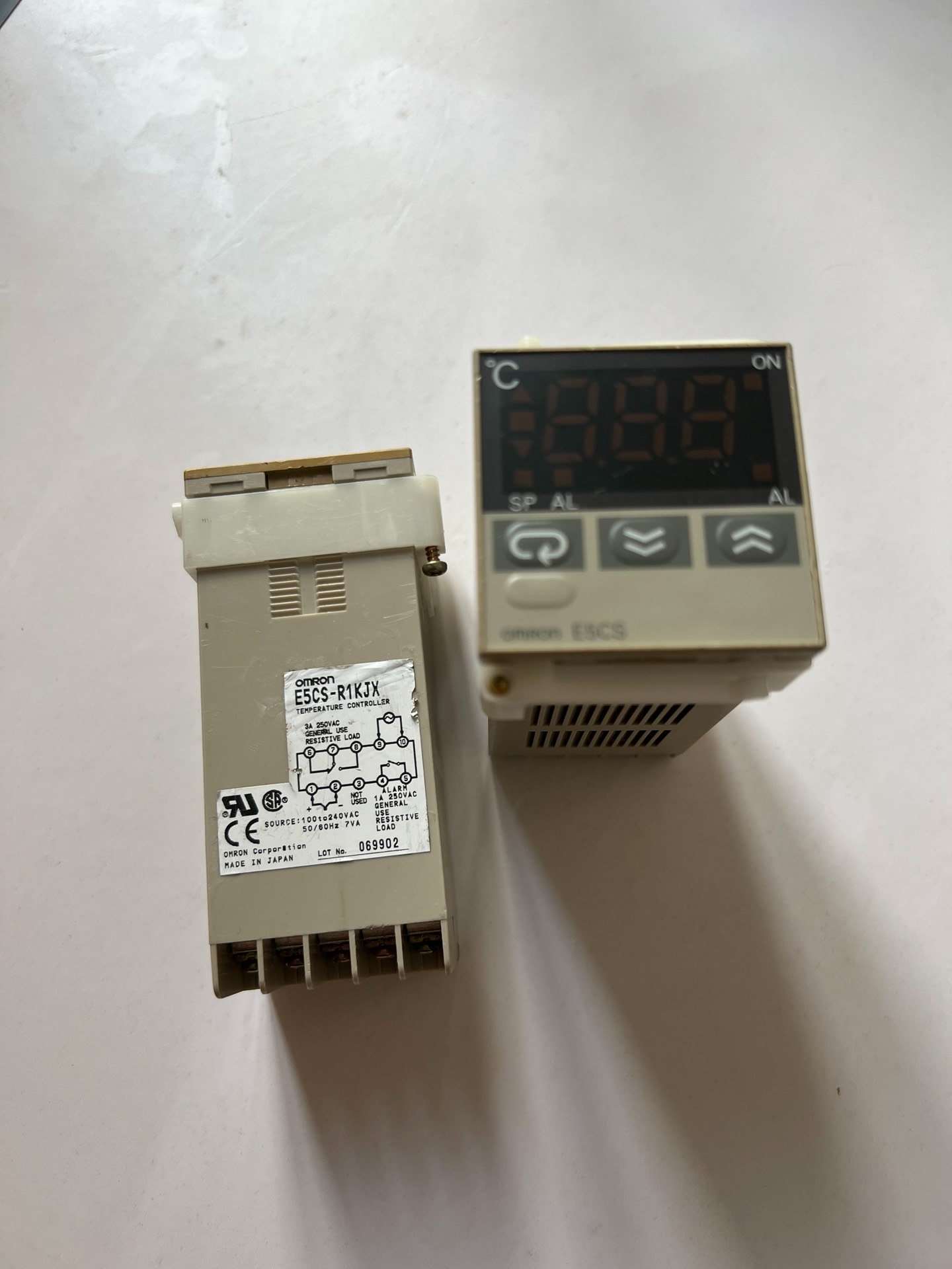 欧姆龙温控器E5CS-R1KJX-F/E5CS-R1KJX(议价)