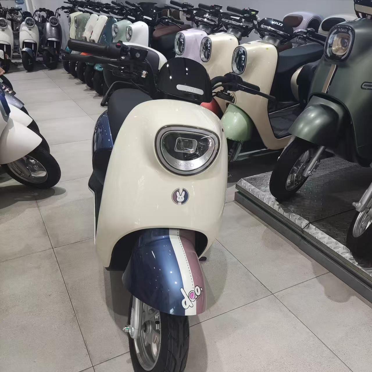 小刀K12电动车外壳前围边条侧板前泥板大灯脚踏板工具箱原厂配件