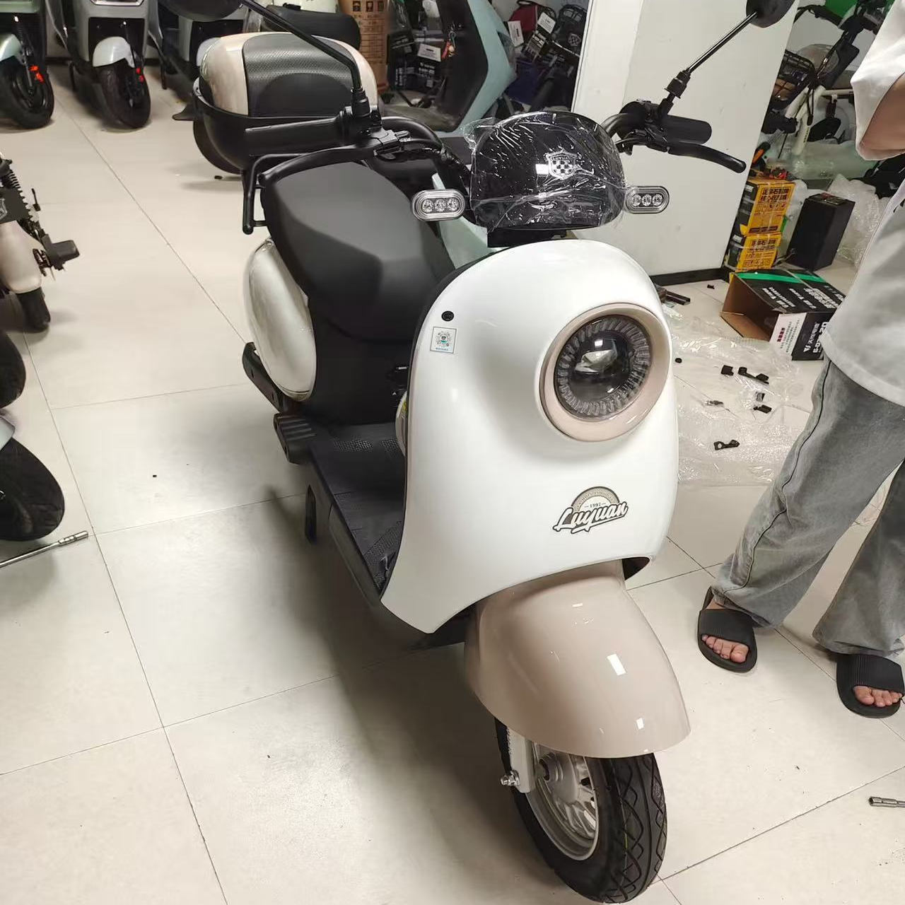 绿源ZOK电动车外壳前围边条侧板前泥板大灯脚踏板工具箱原厂配件