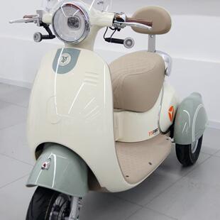 雅迪冠能A90电动车外壳前围中边条侧板后泥板大灯前泥板原厂配件