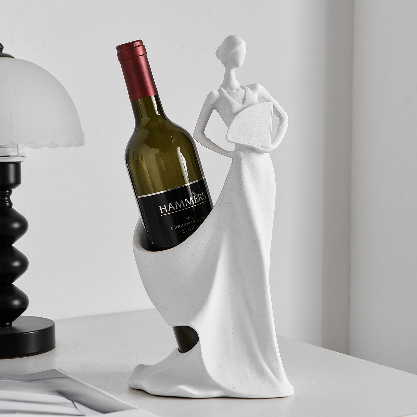 2025新款现代简约红酒架 优雅女性艺术摆件 客厅酒柜装饰