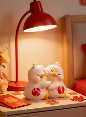 新年红情侣小鸡摆件卧室装饰