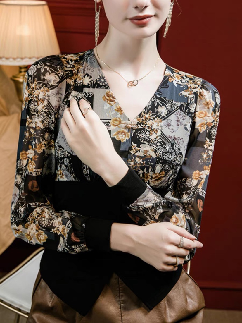 2025春季新款复古印花V领网纱拼接打底衫女修身灯笼袖洋气上衣