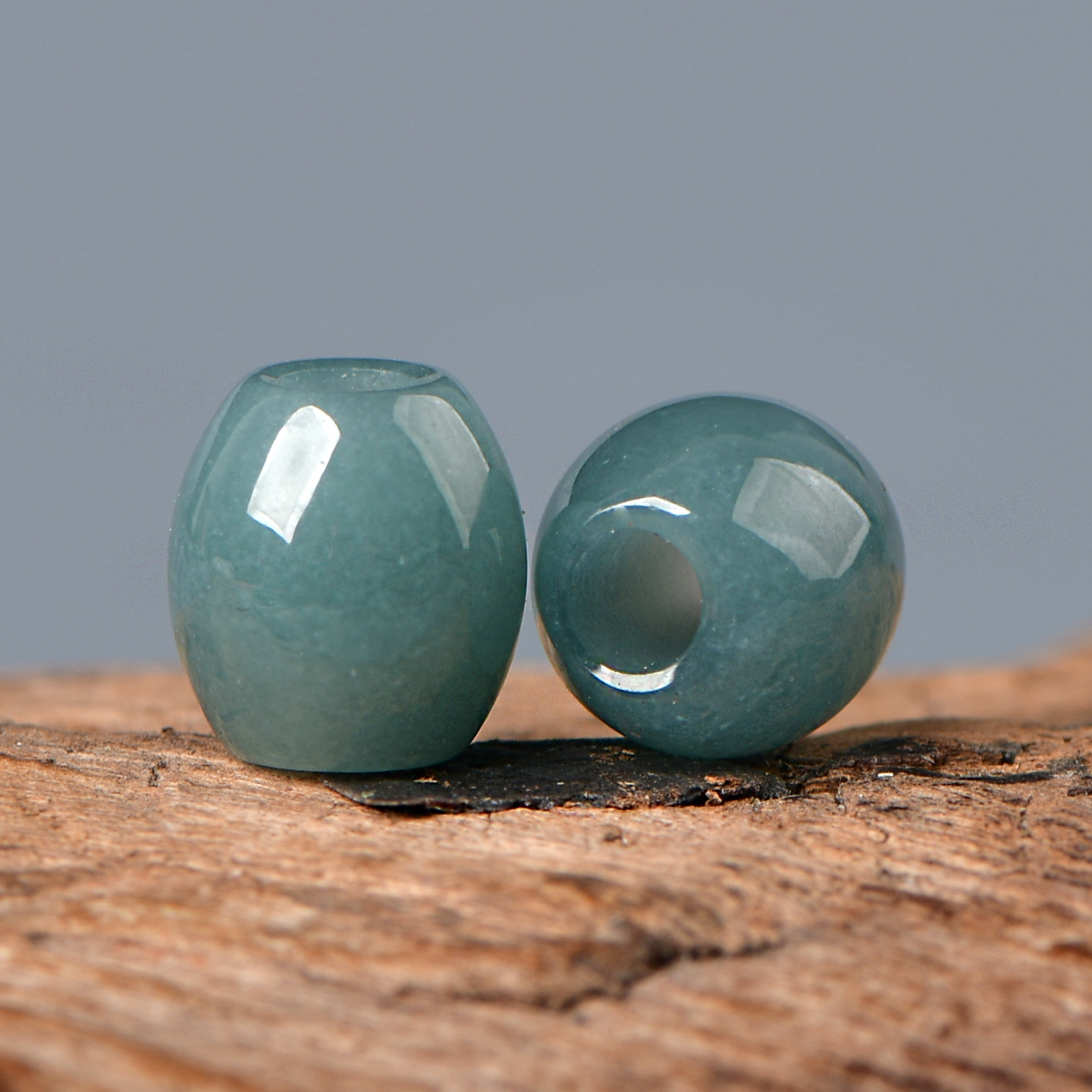 天然A货翡翠蓝水大孔桶珠