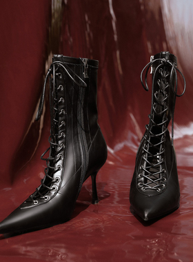 UR国内2025冬季女士魅力镂空绑带细高跟尖头靴子UAWS50120