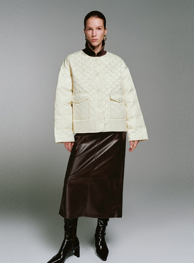 UR国内2025冬季女装流光风菱格纹按扣口袋羽绒外套UWG150124