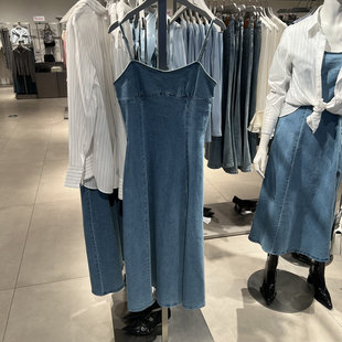 UR国内2025春季女装时髦复古V领开衩吊带牛仔连衣裙UWM850055