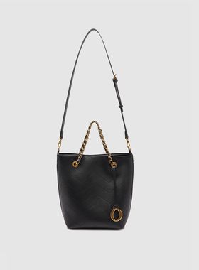 UR国内2025秋季女士时髦复古绗缝链条手提斜挎包UAWB50294