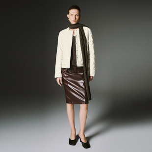 UR国内2025冬季女装时髦休闲菱格绗缝口袋羽绒外套UWM150033