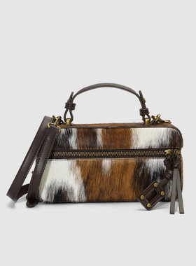 UR国内2025秋季女士时尚真皮随机花纹手提斜挎包UAWB50240