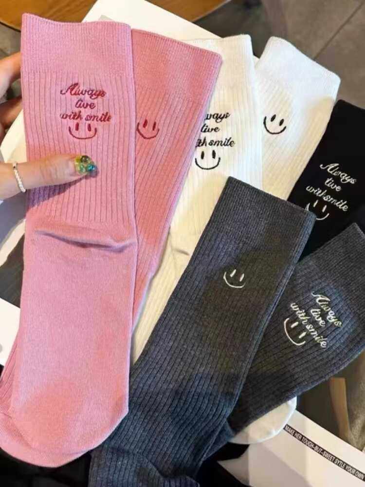 东大门春季新款女袜网红街头韩版刺绣AB款笑脸字母棉质透气中筒袜,女士内衣/男士内衣/家居服,中筒袜,淘宝优惠券,粉丝福利购,淘宝优惠卷