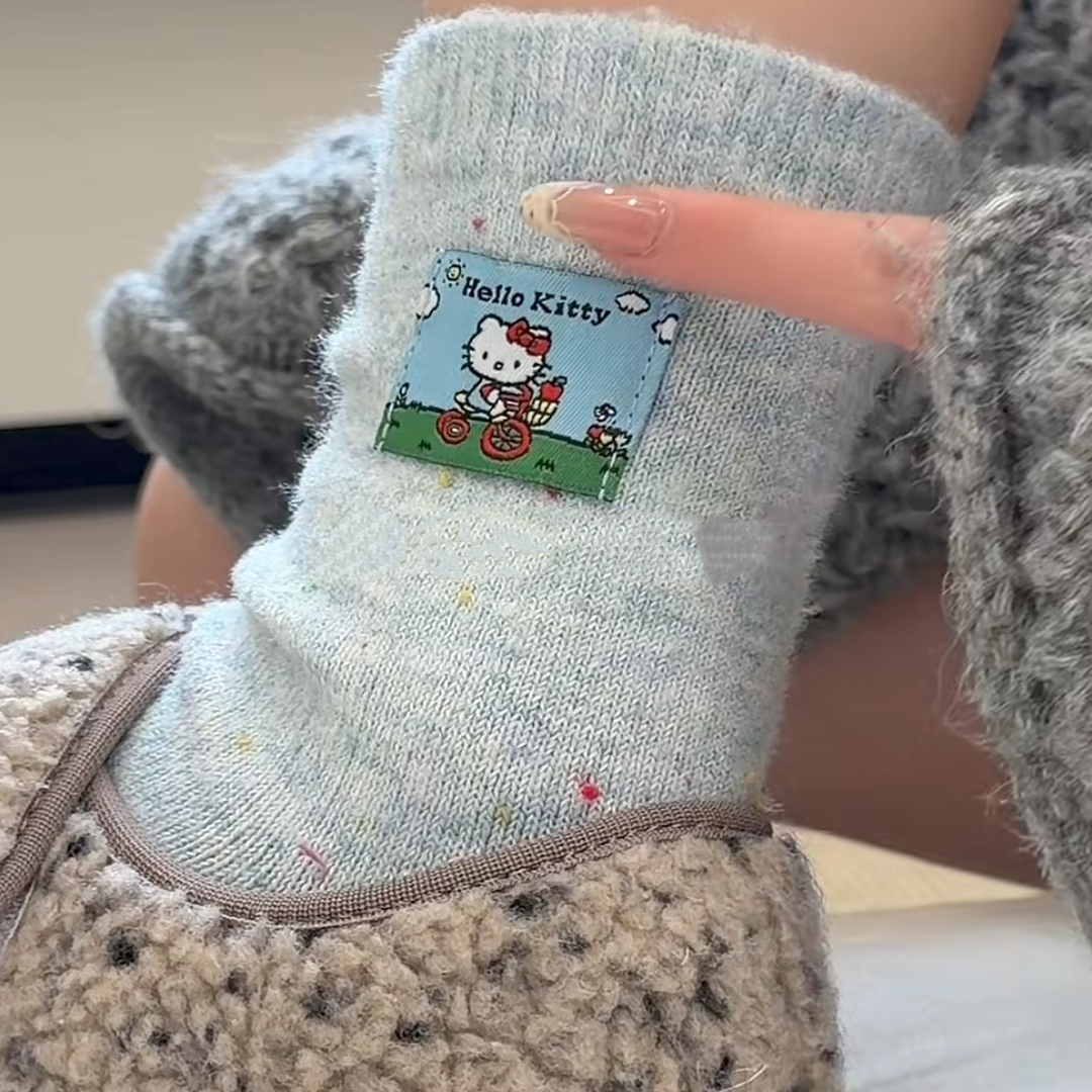 学院风羊毛女袜2025冬季新款加厚保暖KT猫咪标签点子纱羊绒中筒袜