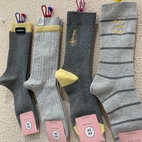 2025灰色系秋季新款女袜子网红韩系撞色条纹刺绣字母标签中筒袜