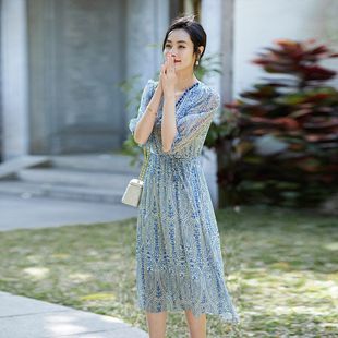90288夏季 V领A字裙青花瓷碎花连衣裙子 优雅风气质女装 真丝五分袖