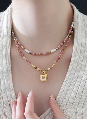 钛钢串珠滴油方形蝴蝶吊坠项链轻