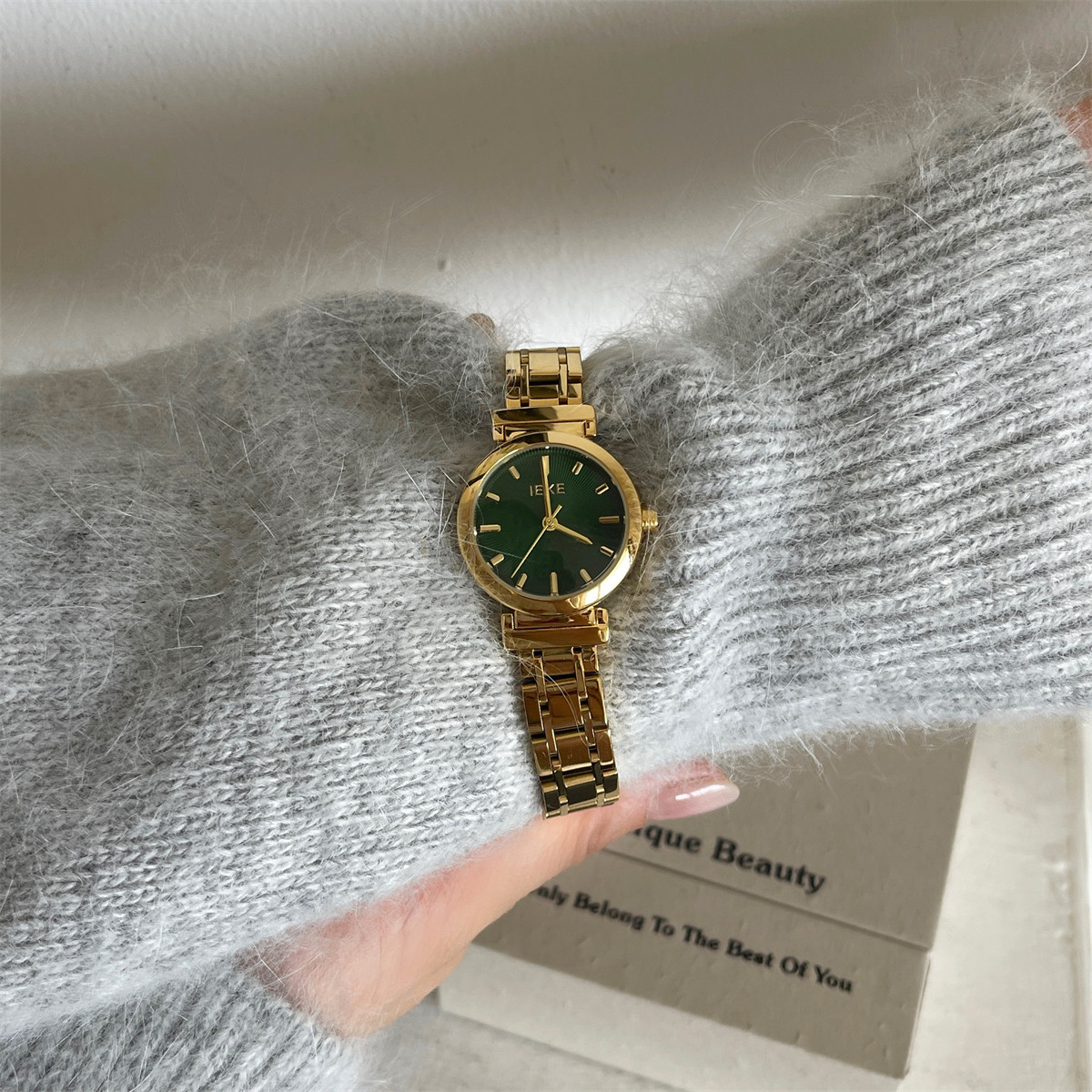 新款复古金色手表女款时尚轻奢ins圆形钢带女士正品高级感气质