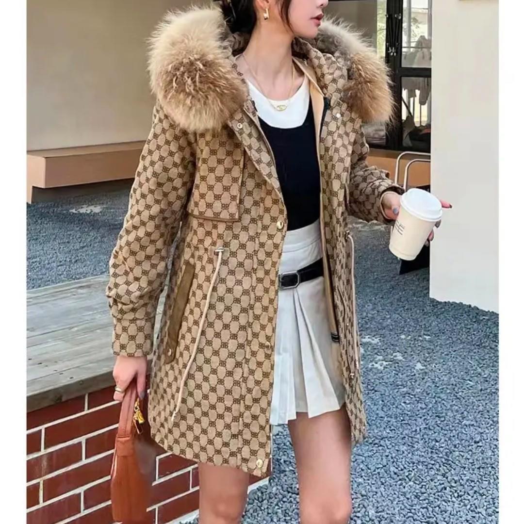 《维尼斯恋人》女款修身显瘦大貉派克服