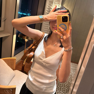 绮窈26春夏新款 背心吊带 简约大气白色徽标弹力修身