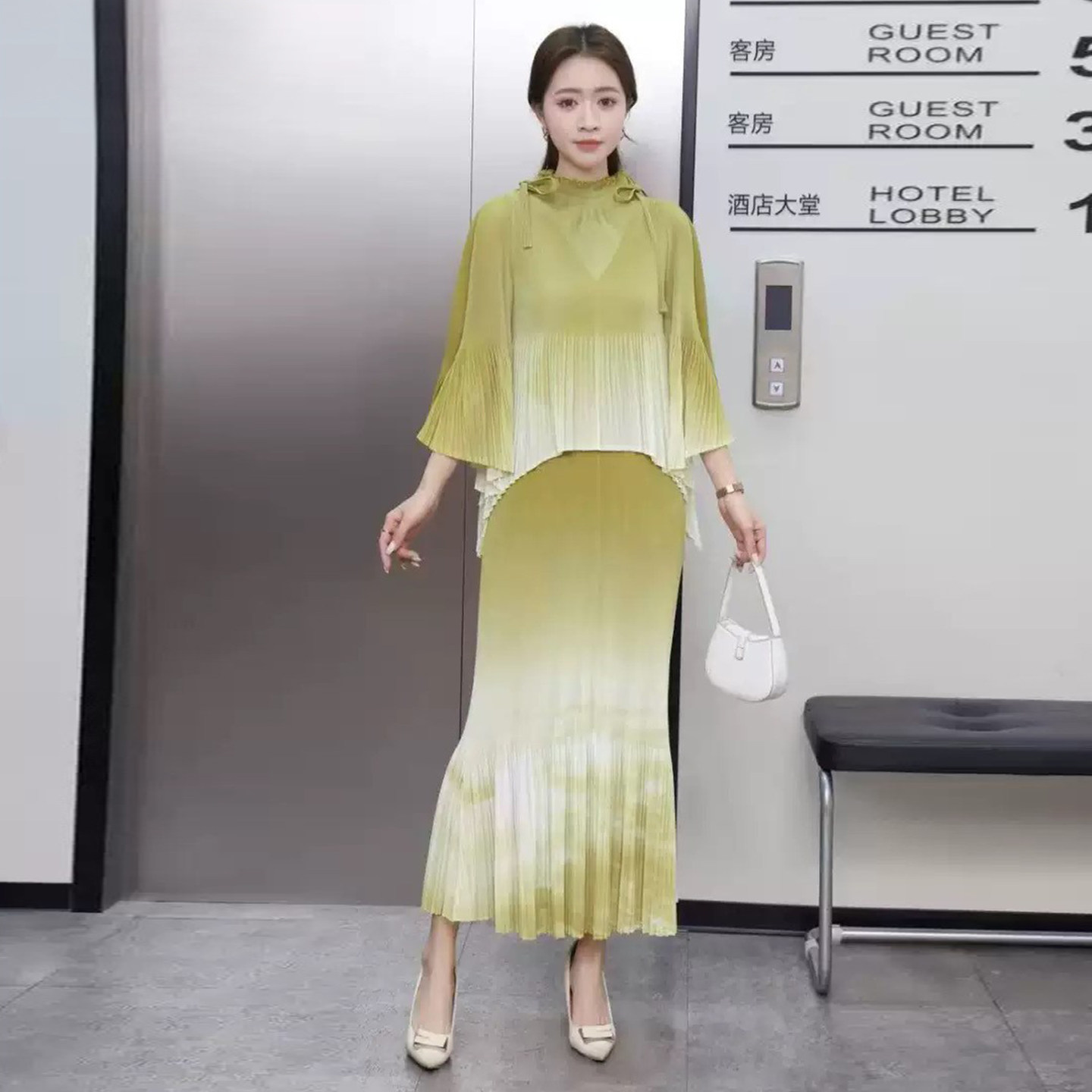 压褶渐变色褶皱套装夏季大码宽松喇叭袖遮肉上衣百褶半身裙两件套
