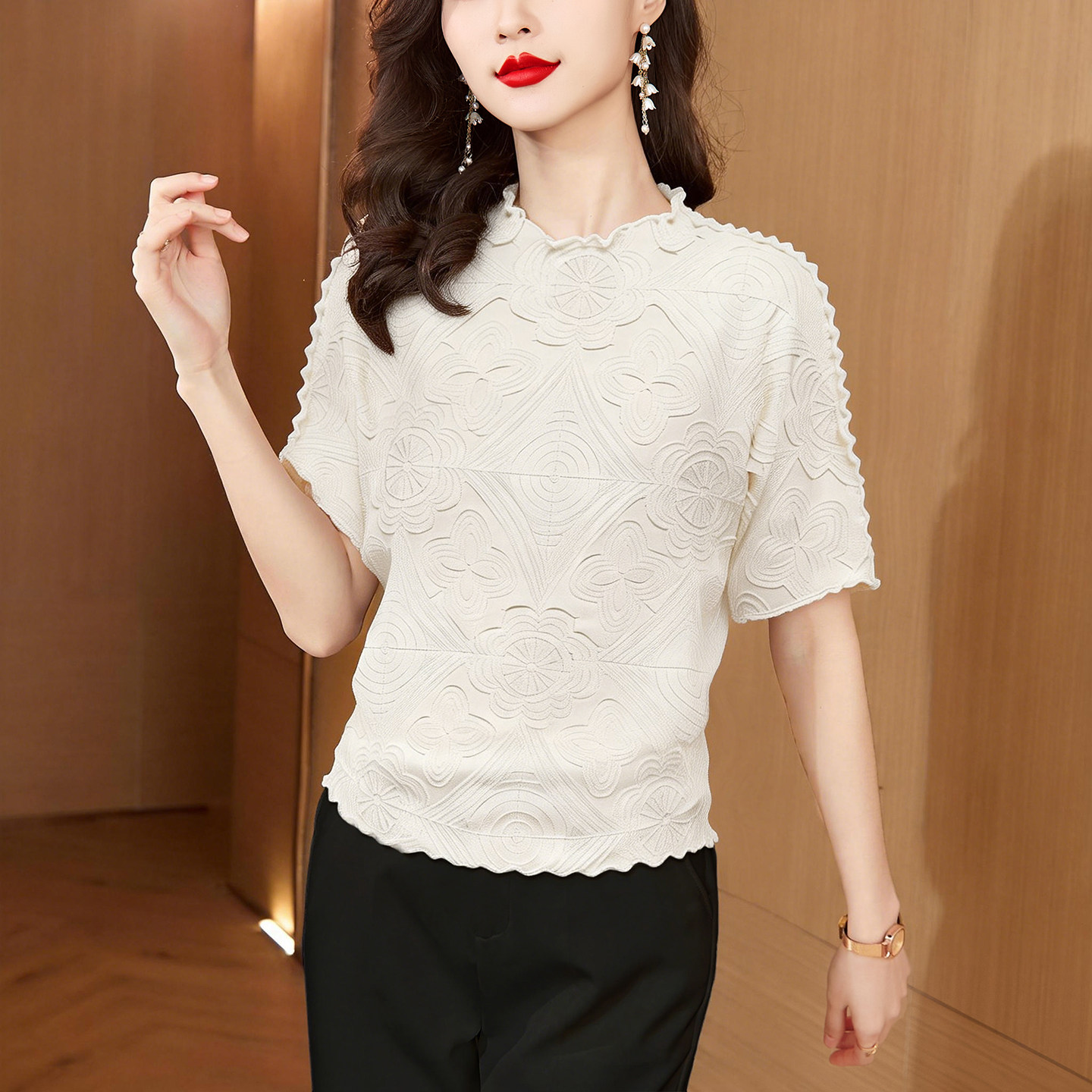 2026夏季新款压花短袖纯色T恤女显瘦遮肉气质设计感褶皱工艺上衣