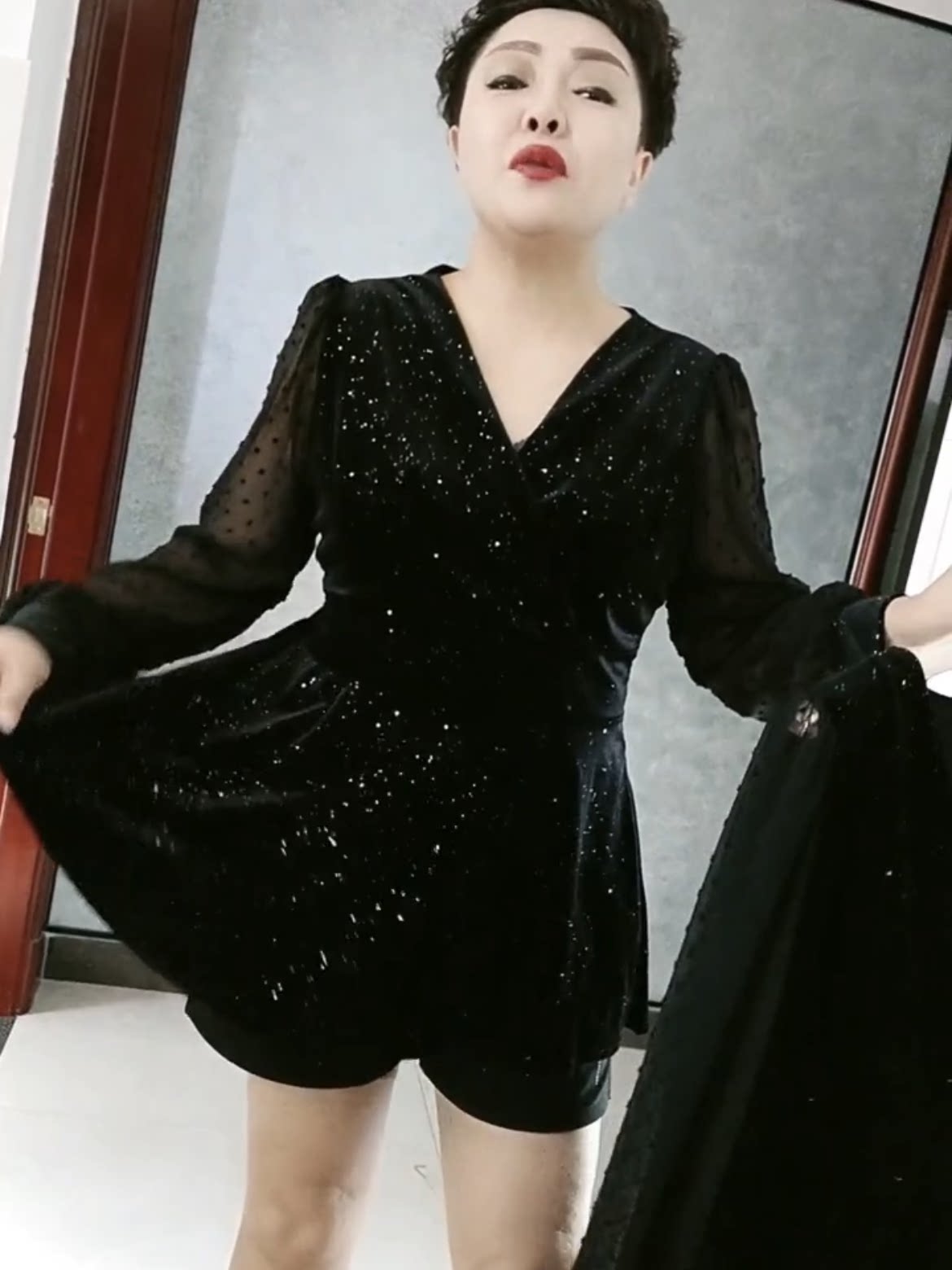 大码女装2022春秋新款百搭宽松显瘦v领金丝绒拼接雪纺网红打底衫