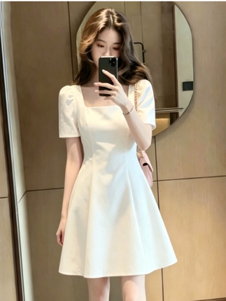 Short-Sleeved Dress for Petite Women, 2026 Summer New Style, French Style, Elegant and High-End Dress, Waist-Cinching Short Skirt