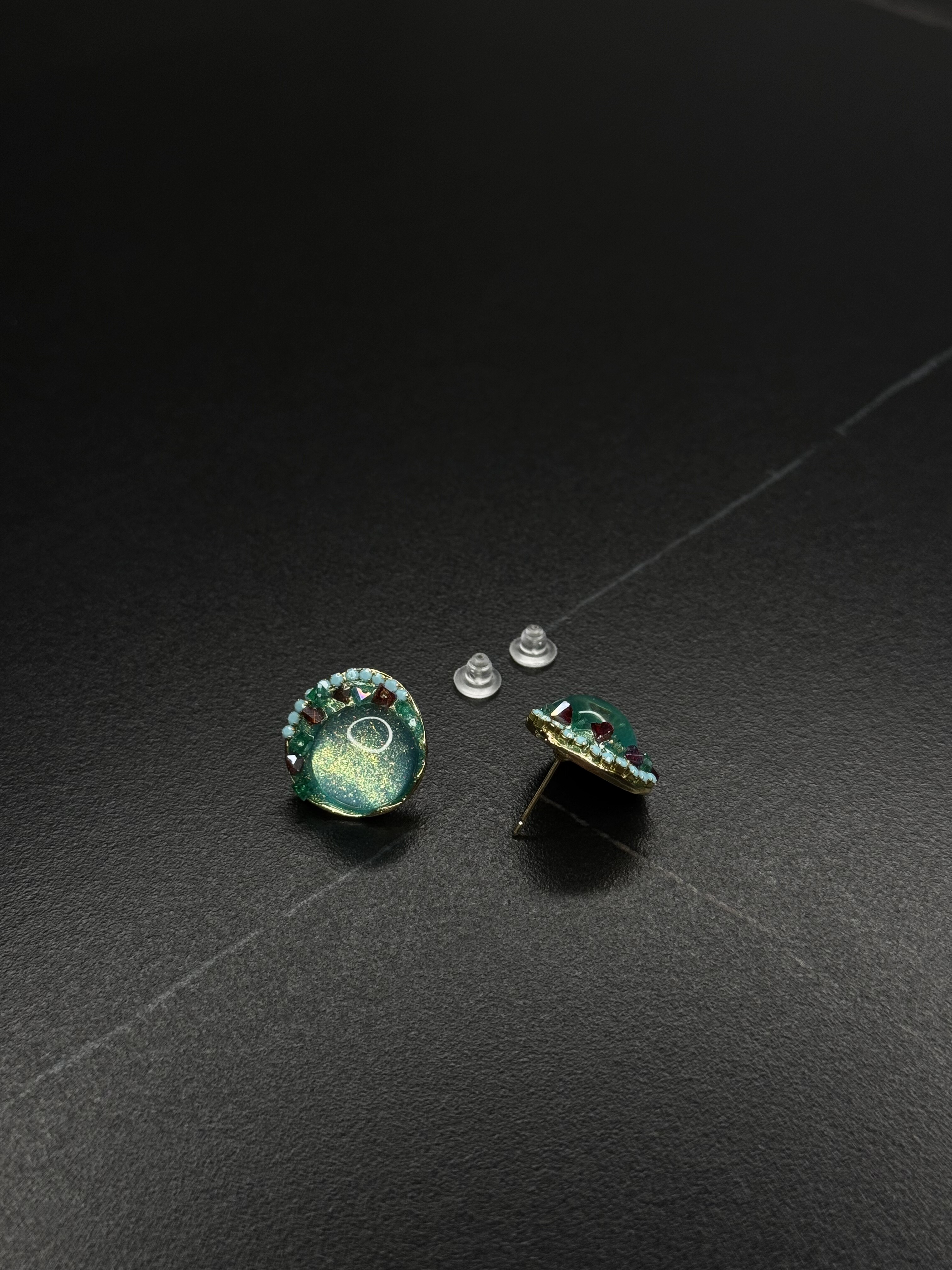 BlackBox 法式复古宫廷风彩色琉璃水钻耳钉轻奢大气绿色耳饰女