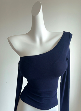 闭眼入！非常显瘦的修身收腰斜肩长袖T恤 纯欲辣妹露肩上衣早秋新