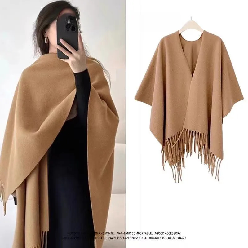 高级感仿羊绒卡其色大披肩外搭女士披风斗篷冬季保暖护肩颈围巾
