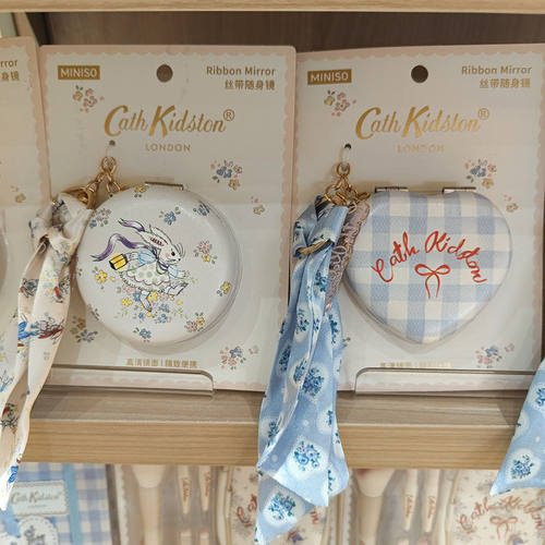 【MINISO】名创优品Cath Kidston花园工坊系列浮雕丝带随身镜挂饰