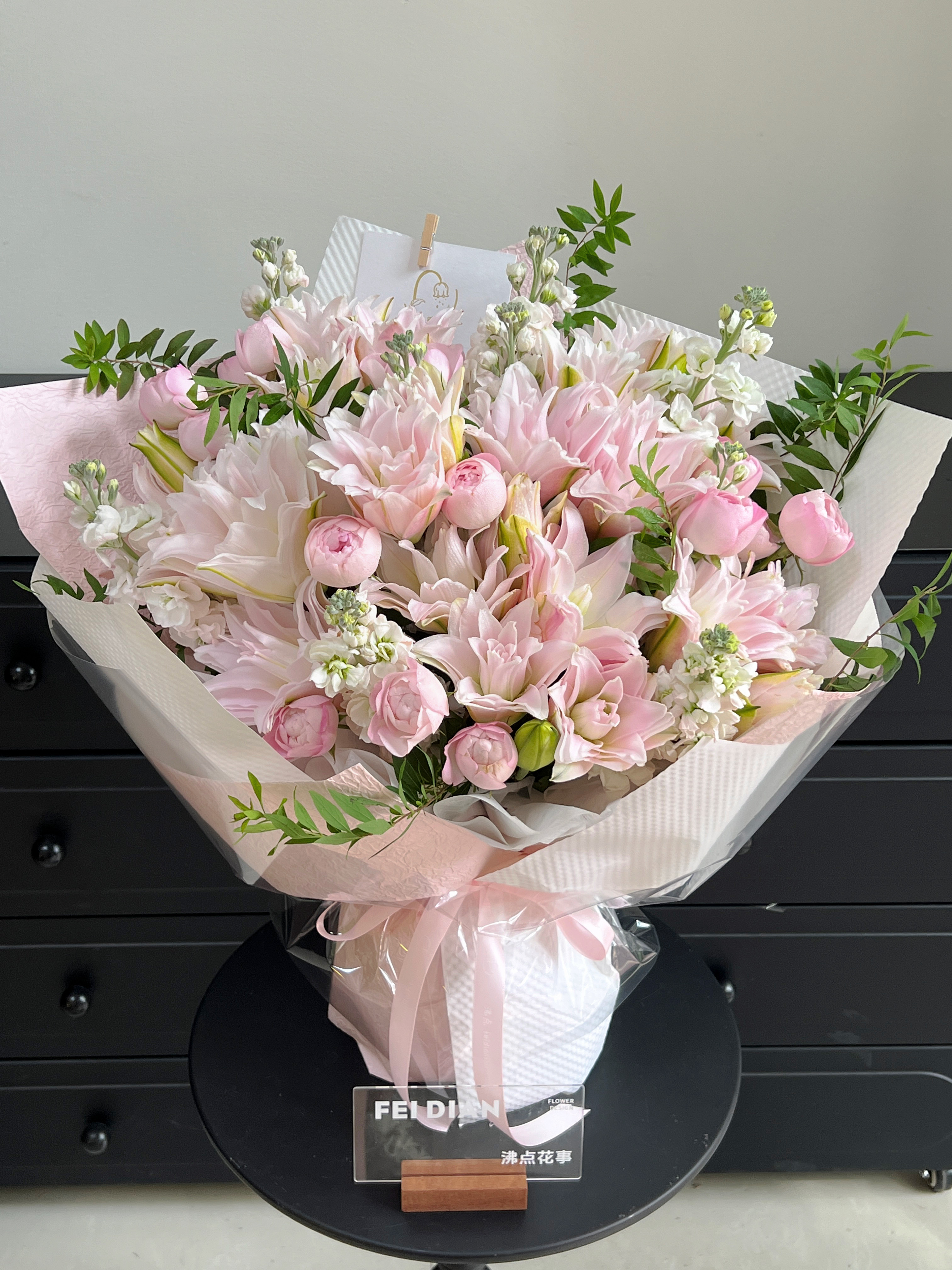 厦门花店粉百合花束草莓松饼送妈妈闺蜜领导同城鲜花速递