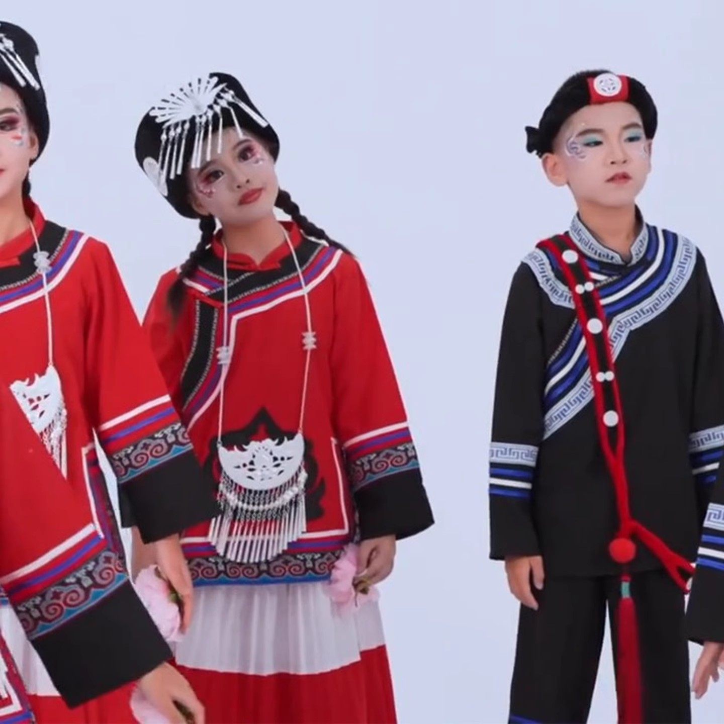 彝族歌曲索玛小花元旦表演服装儿童演出服少数民族音乐男女合唱服