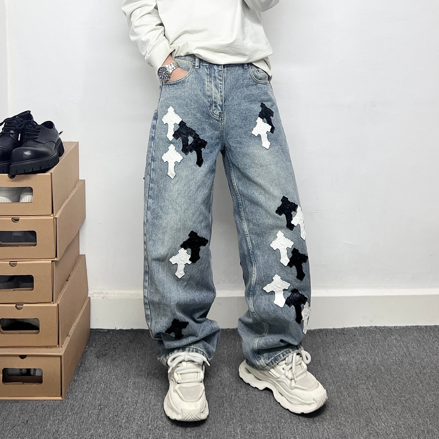 春季潮牌十字架贴布浅蓝色牛仔裤男美式高街宽松直筒复古做旧长裤,男装,牛仔裤,淘宝优惠券,粉丝福利购,淘宝优惠卷