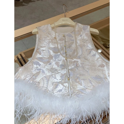 新中式蝴蝶刺绣羽毛点缀马甲