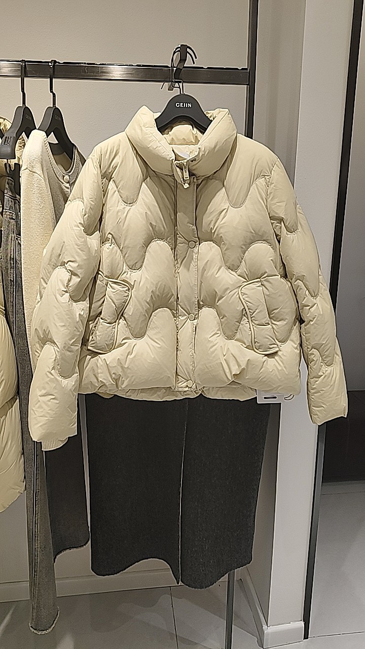 歌锦专柜正品羽绒服三标齐全 吊羽绒服