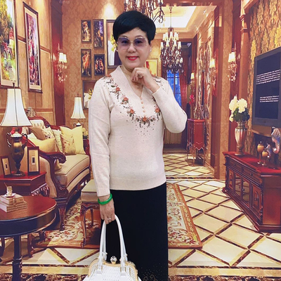 妈妈装绣花中老年喜婆婆纯羊毛衫