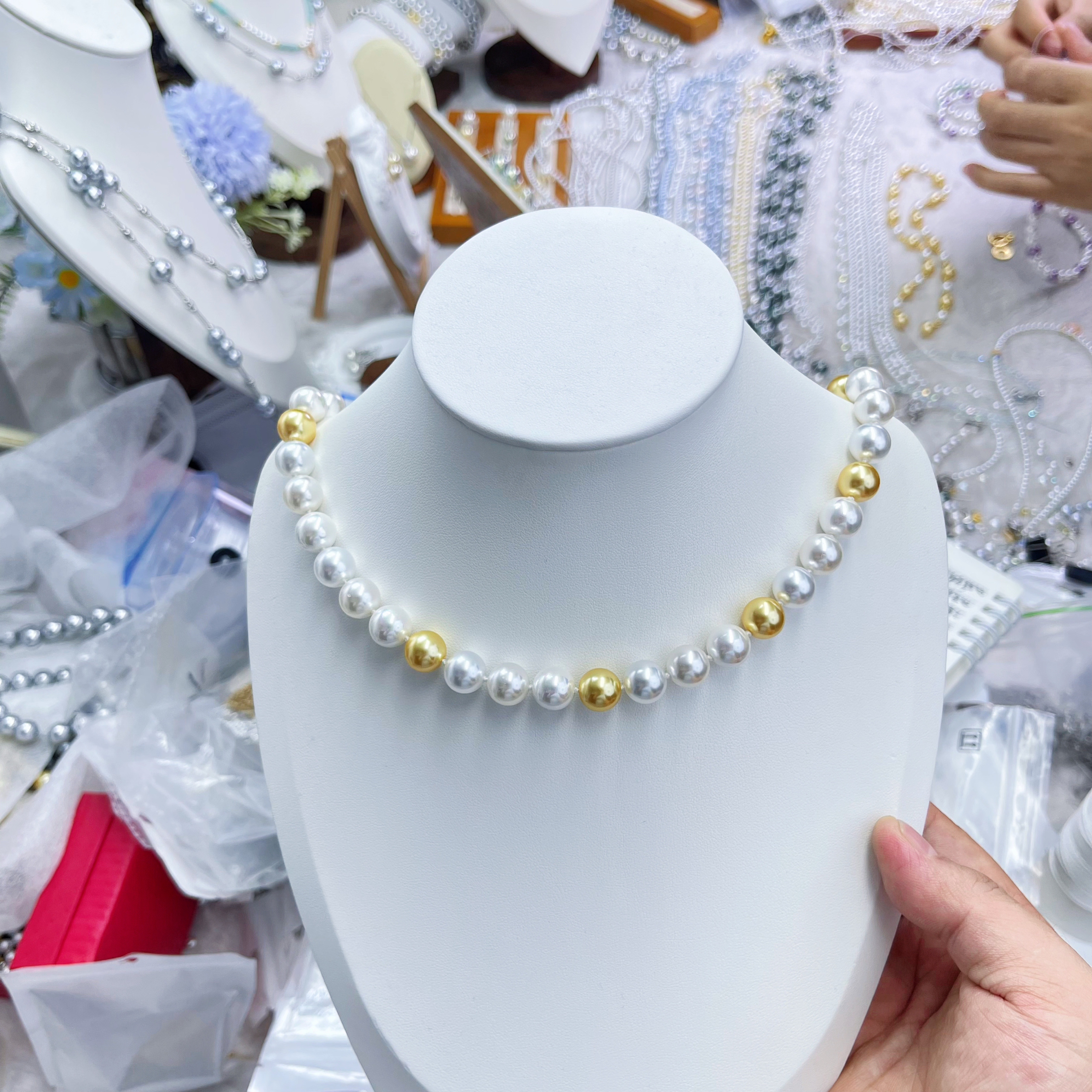 （上新体验）金月交辉10mm四色混彩施家珠打结项链元宝扣