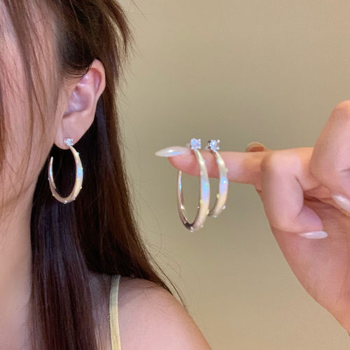 彩色拉丝波点闪锆耳圈女小众设计高级感耳环2026新款巨好看耳饰