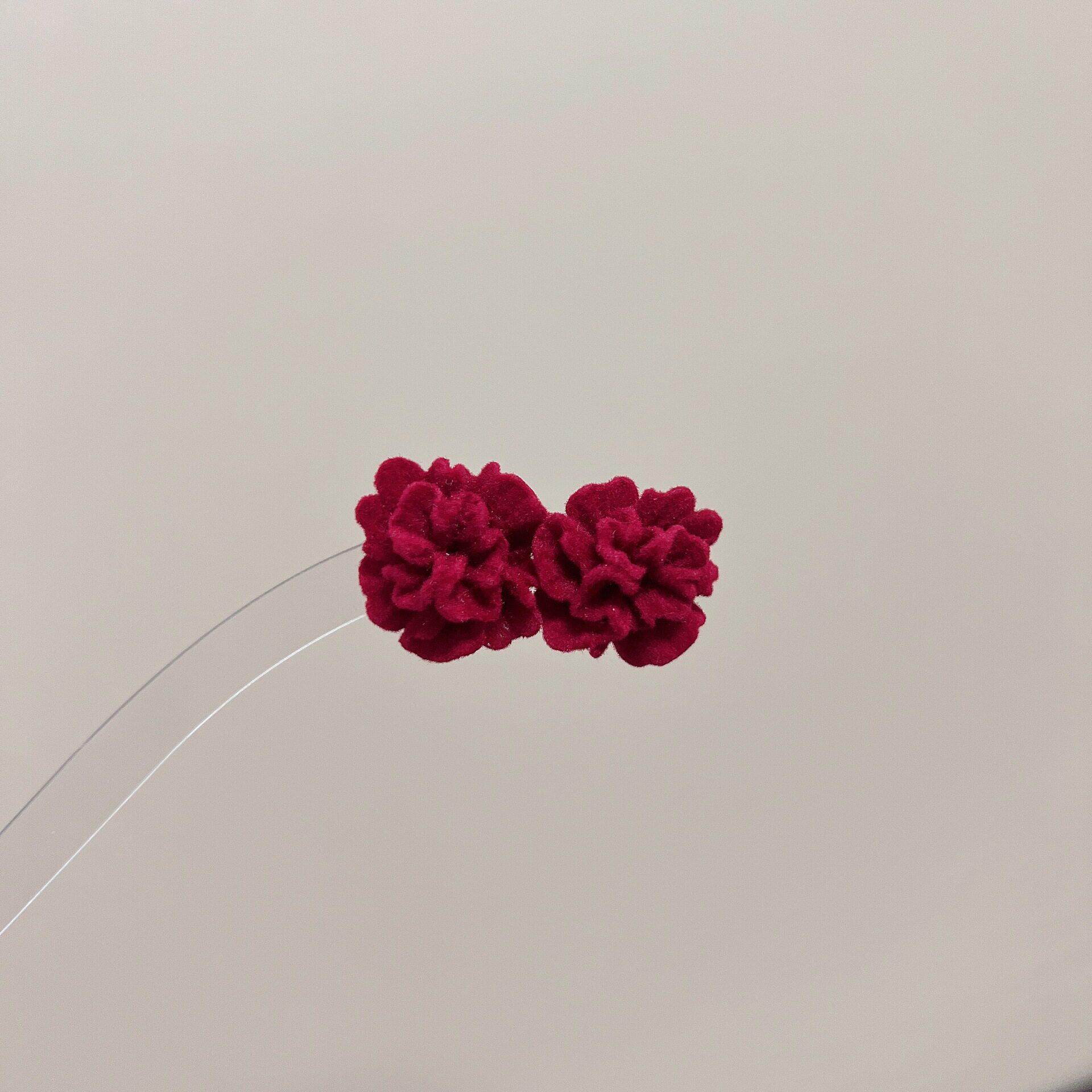 优雅复古红色植绒花朵耳钉女时尚高级感气质耳环时尚百搭简约耳饰