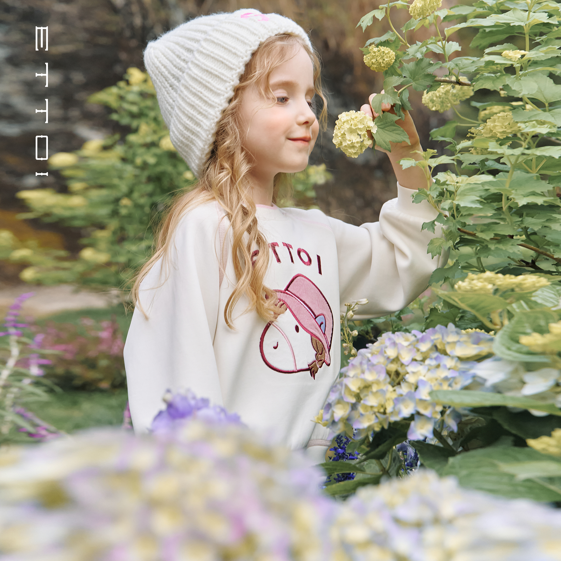 ETTOI爱多娃2025年秋季新款圆领白色莫代尔卫衣百搭长袖舒适上衣