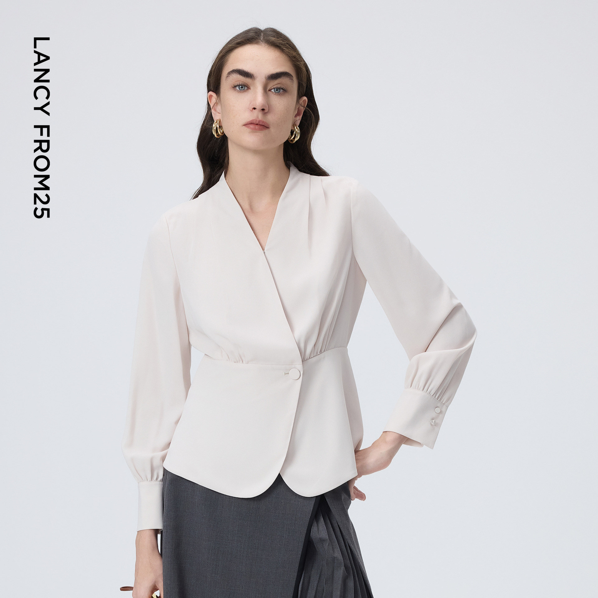 朗姿法式气质V领白色衬衫衬衣女冬季新款内搭小衫上衣小众设计感,女装/女士精品,衬衫,淘宝优惠券,粉丝福利购,淘宝优惠卷