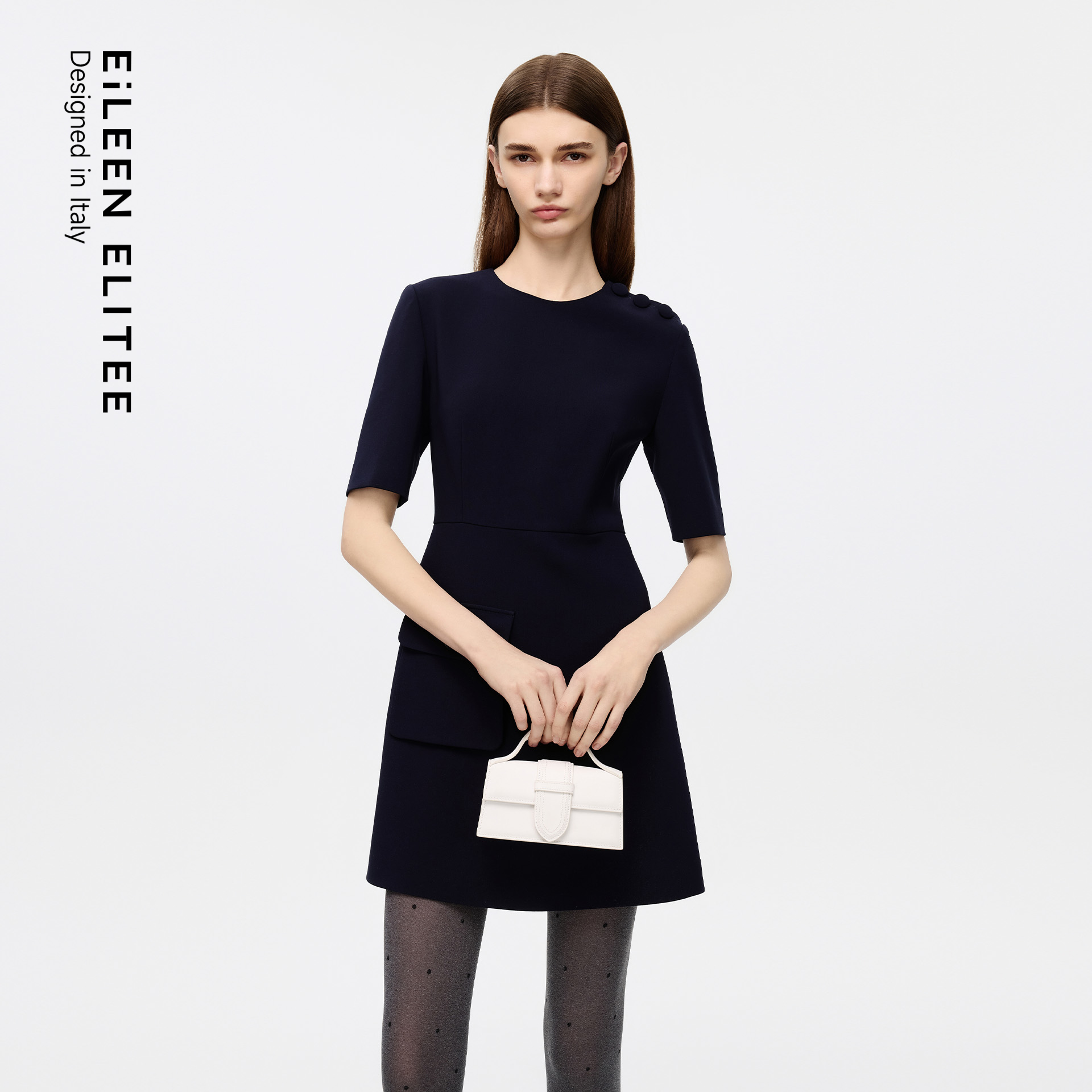 收腰剪裁 口袋设计 亮片扣饰