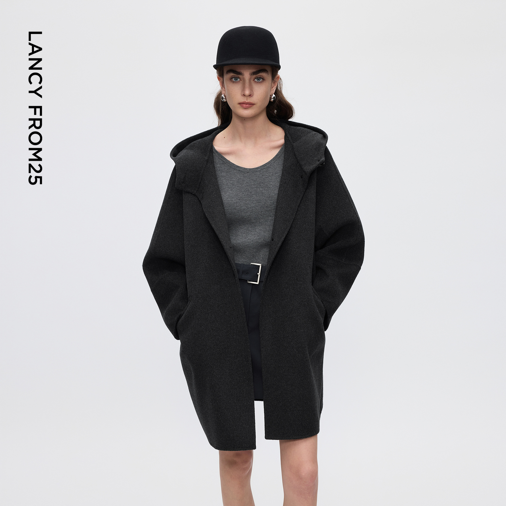 连帽设计 舒适纯羊毛 双面呢工艺