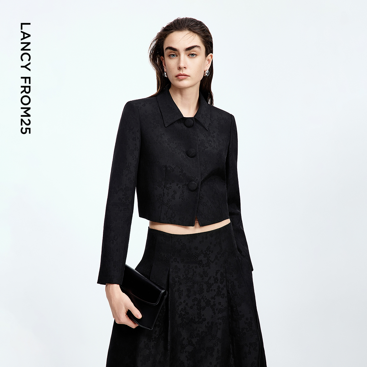 浮雕提花 截短衣长 本料包扣